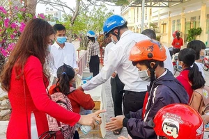 Hậu Giang sẽ tổ chức đón 118 giáo viên về để chuẩn bị năm học mới