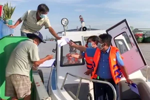 Cần Thơ ra quân kiểm tra ATGT, phòng chống dịch đường thủy 