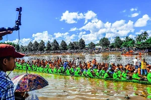 Dịch COVID-19 phức tạp, Sóc Trăng dừng tổ chức đua ghe ngo