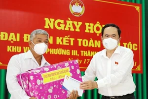 Phó Chủ tịch Quốc hội Trần Thanh Mẫn dự ngày hội đại đoàn kết ở Hậu Giang