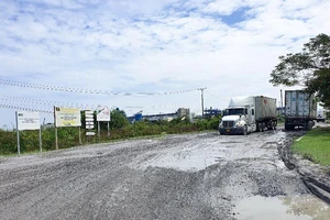 Cần Thơ duy tu đường kiểu ‘phản ánh đến đâu sửa đến đó’