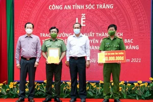 Sóc Trăng thưởng nóng Ban chuyên án phá đường dây đánh bạc ngàn tỉ