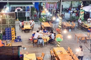 Một số quán ở Cần Thơ vẫn bán rượu bia tại chỗ bất chấp lệnh cấm của Chủ tịch TP