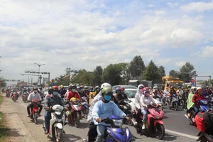 Quốc lộ 1A đoạn qua Cần Thơ ùn tắc ngày mùng 6 Tết