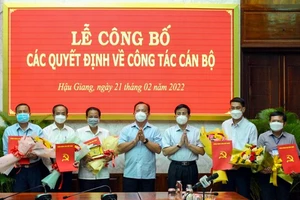 Hậu Giang: 1 Phó Giám đốc Sở Y tế nghỉ hưu trước tuổi