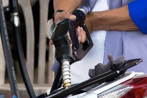 Doanh nghiệp lo lắng trước 6 lần liên tiếp tăng giá xăng