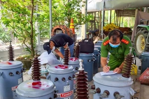 Nhân viên điện lực trộm 33 bình biến áp