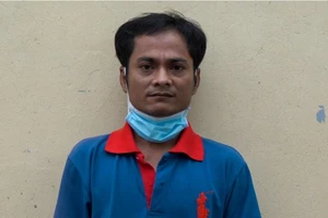 Bắt tạm giam kẻ hiếp dâm con riêng của vợ trong nhiều năm