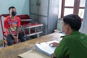 Bị phát hiện, kẻ trộm xịt hơi cay làm chủ nhà bị ngạt