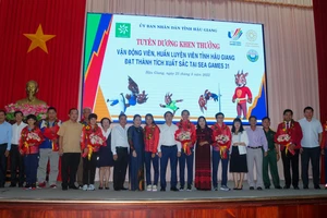 Hậu Giang thưởng nóng cho các VĐV đạt huy chương tại SEA Games 31