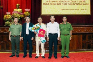 Giám đốc Công an Hậu Giang được thăng hàm lên Đại tá