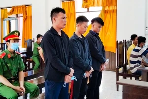 ‘Nộ khí xung thiên’ trước tiếng nẹt pô xe và cái kết ‘chát thật chát’