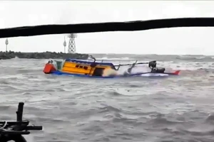 Phú Quốc: Tìm thấy thi thể 1 trong 2 cha con mất tích do chìm tàu