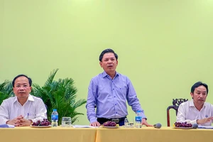 Bộ trưởng Nguyễn Văn Thể làm việc với ngành giao thông Cần Thơ