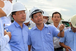 Thứ trưởng Bộ GTVT yêu cầu đảm bảo tiến độ và chất lượng dự án nâng cấp Quốc lộ 1A
