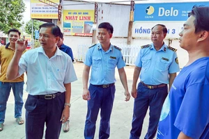 Thiếu xăng dầu cục bộ, Chủ tịch UBND tỉnh Sóc Trăng kiểm tra cây xăng