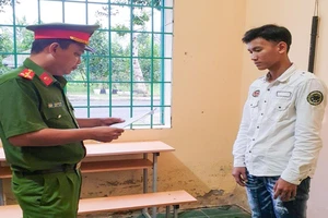 Đưa bạn say vào nhà nghỉ để hiếp dâm