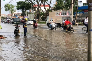 Triều cường cao nhất trên sông Hậu tại Cần Thơ vượt mức báo động III