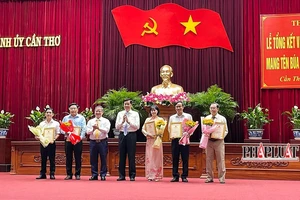 Cần Thơ: Trao giải báo chí Búa liềm vàng cho 55 tác phẩm