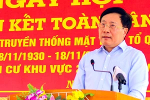 Phó Thủ tướng Phạm Bình Minh dự Ngày hội đại đoàn kết ở Hậu Giang