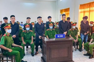 Bắt người trái phép rồi hỗn chiến, chém chết người, 9 bị cáo lãnh 174 năm tù
