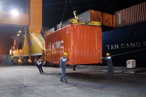 Cảng Cái Cui đón chuyến tàu container đầu tiên