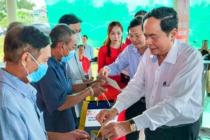 Phó Chủ tịch Quốc hội Trần Thanh Mẫn thăm, tặng quà Tết tại Bạc Liêu