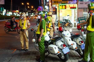 Vi phạm nồng độ cồn bị lập biên bản: 'Có ai gọi anh chưa?'