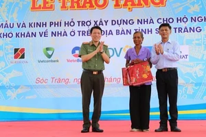 Bộ Công an vận động, hỗ trợ kinh phí xây 1.200 nhà cho người nghèo Sóc Trăng