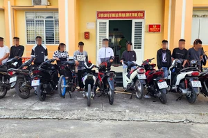 Chưa kịp đua xe, nhóm nam nữ thanh niên bị 'tóm gọn'