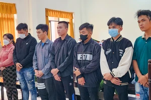 Ép nạn nhân viết giấy nợ rồi cướp tài sản