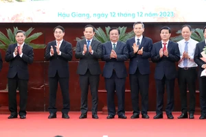 Phó Thủ tướng Trần Lưu Quang dự lễ công bố Quy hoạch tỉnh Hậu Giang