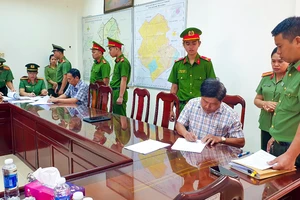 Phó Chủ tịch UBND huyện Phụng Hiệp, tỉnh Hậu Giang bị bắt 