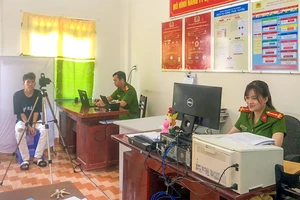 Công an Hậu Giang cấp CCCD và tài khoản định danh suốt Tết Nguyên đán 