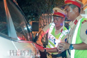 Vi phạm nồng độ cồn kịch khung còn khoe quen lãnh đạo CSGT