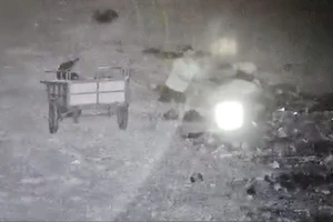 2 người đổ rác sai quy định đầu tiên ở Phú Quốc bị xử phạt 