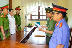 Bắt Giám đốc Văn phòng đăng ký đất đai tỉnh Hậu Giang 