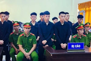 Tuyên phạt 9 bị cáo chém nhầm khiến 2 người suýt mất mạng