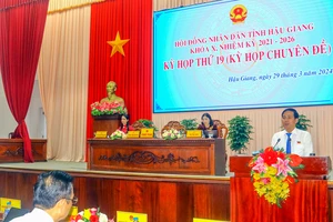 Hậu Giang hỗ trợ thêm tiền cho cán bộ tự nguyện tinh giản biên chế