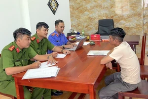 Thêm 3 người ở Phú Quốc đầu thú, nộp lại tiền đã nhận hối lộ của công ty LHĐ