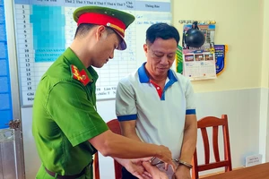 TP Phú Quốc: Bắt cựu chủ tịch xã và cán bộ địa chính biến đất công thành đất nhà