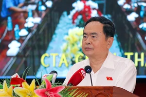 Chủ tịch Quốc hội Trần Thanh Mẫn tiếp xúc cử tri tỉnh Hậu Giang