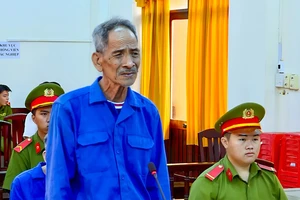 Cụ ông 72 tuổi lãnh án vì đánh cụ bà 77 tuổi bằng búa 