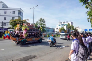 Dòng người tiễn biệt GS Võ Tòng Xuân 