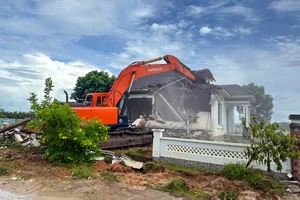 TP Phú Quốc cưỡng chế thêm 4/79 căn biệt thự xây dựng trái phép