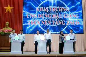 Chủ tịch tỉnh Hậu Giang: Tiếp tục nâng cao tỉ lệ tiếp nhận hồ sơ dịch vụ công trực tuyến 