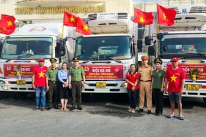 Công an tỉnh Kiên Giang chuyển hàng giúp đỡ đồng bào các tỉnh phía Bắc