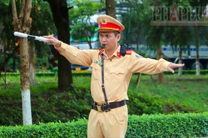 CSGT Cần Thơ ra quân xử lý xe tự chế, xe kéo