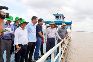 Chủ tịch tỉnh Sóc Trăng kiểm tra việc khai thác cát phục vụ dự án cao tốc 