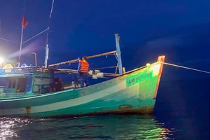 Vùng Cảnh sát biển 4 bắt tàu cá đang chở 9 thiết bị giám sát hành trình của tàu khác